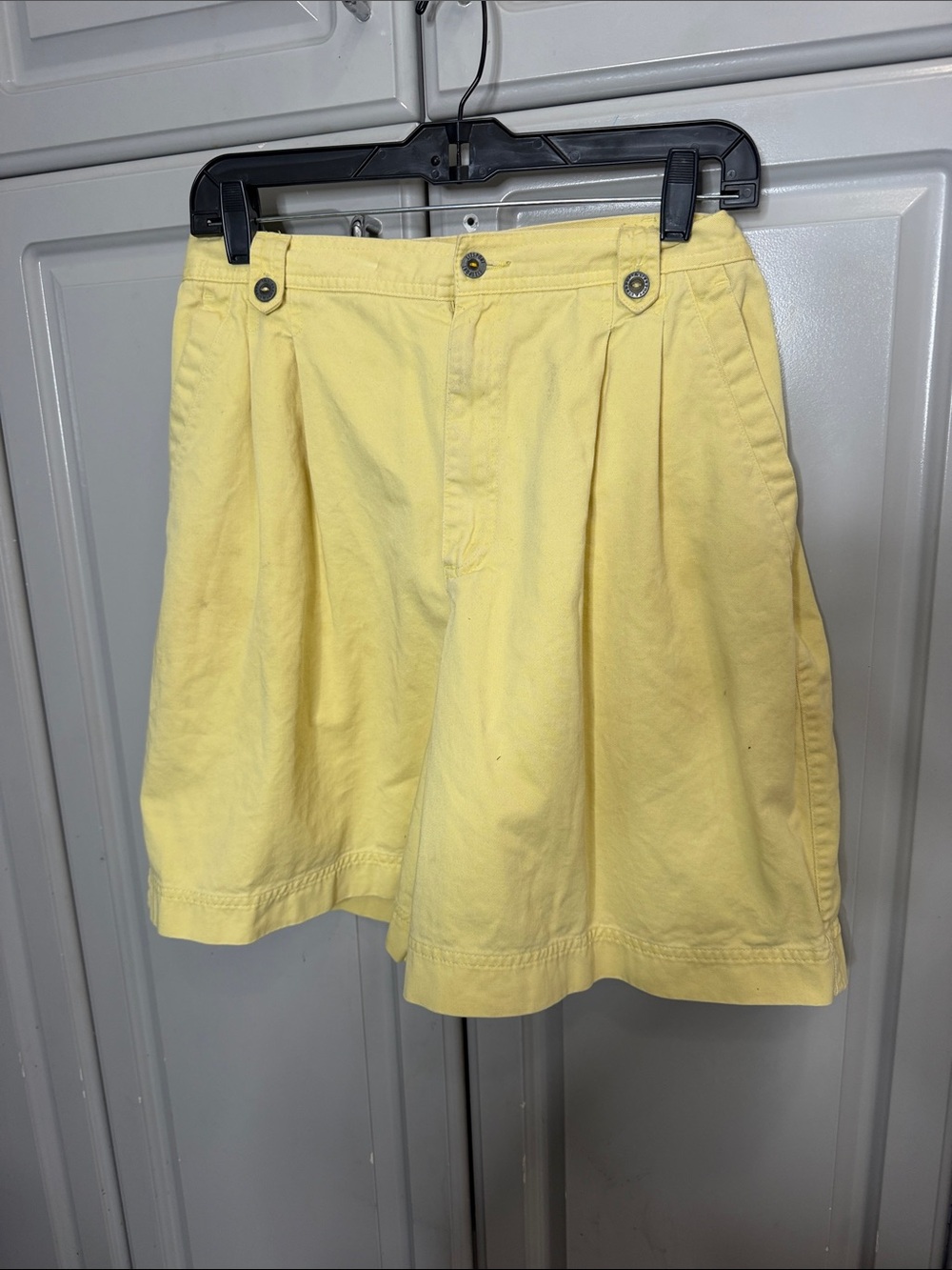 LizSport -These are vintage Liz Claiborne LizSport yellow pleated shorts Sz 16